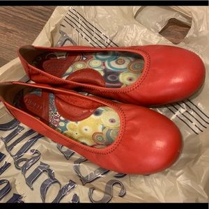 Born Julianne flats 8